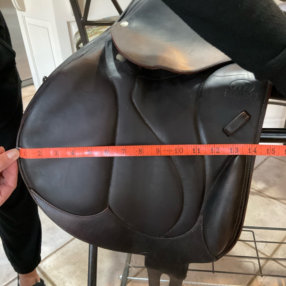 Devoucoux Chiberta Saddle 17.5 inch seat, 2013, cover and two girths, rich brown - Picture 13 of 16